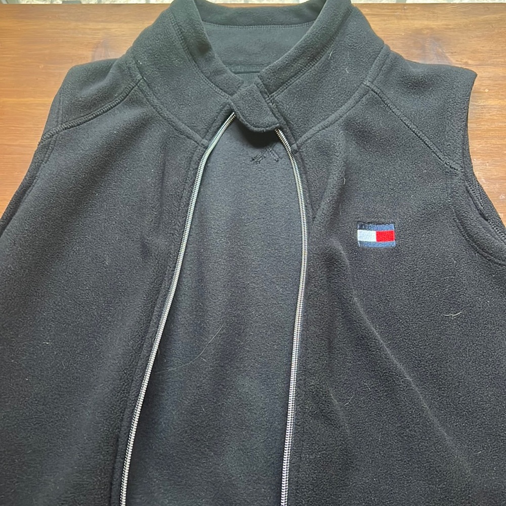 black tommy hilfigger vest